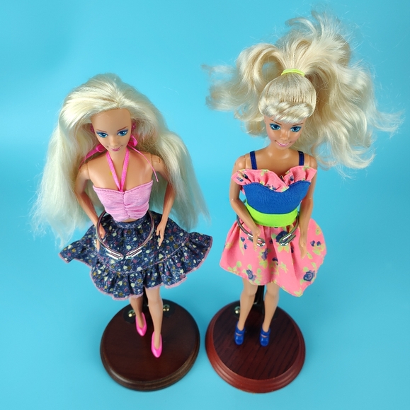 Mattel 90s 2 Superstar Barbie Dolls Bleach Blonde Hair Blue Purple Eyes +Outfits - Picture 5 of 12